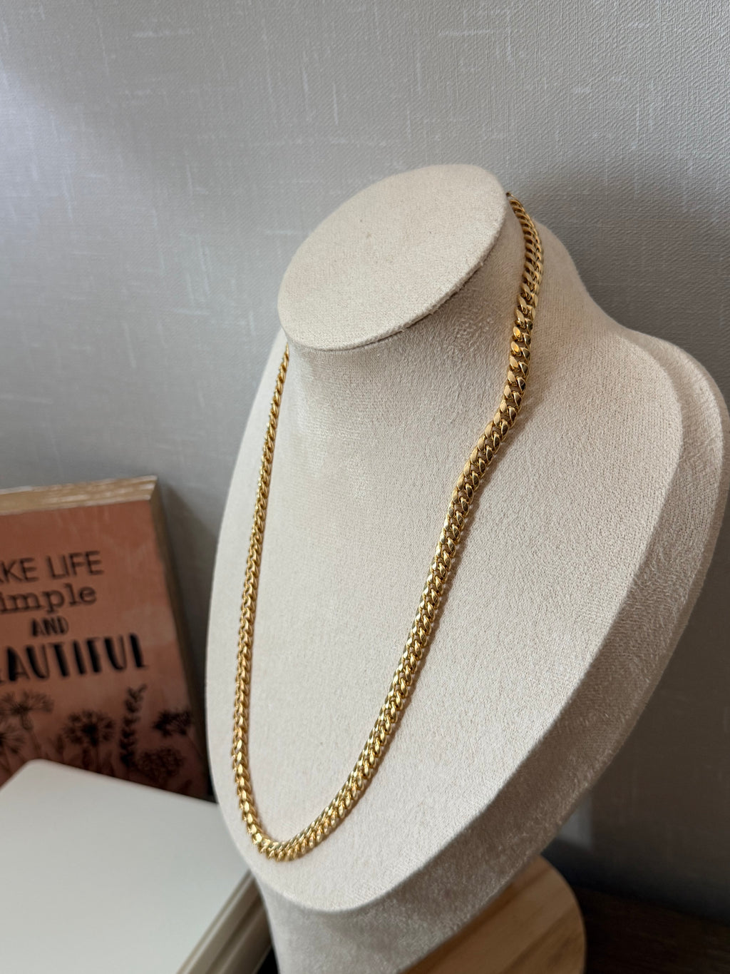 18karat gold Cuban chain (20 inches )8.54gram