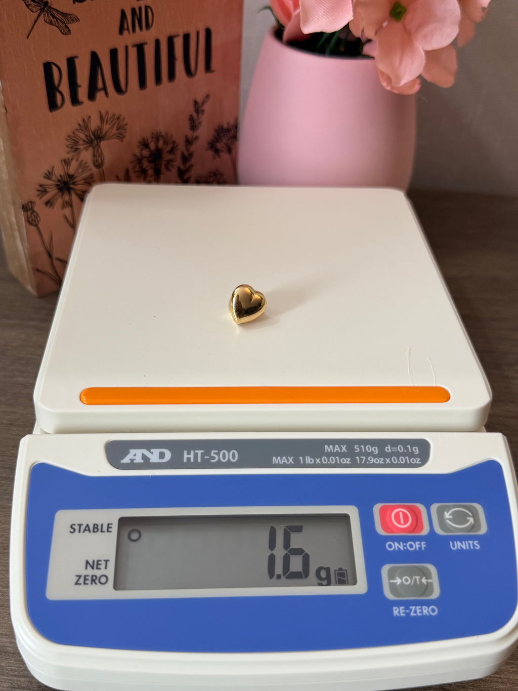 18karat gold heart shaped stud earring