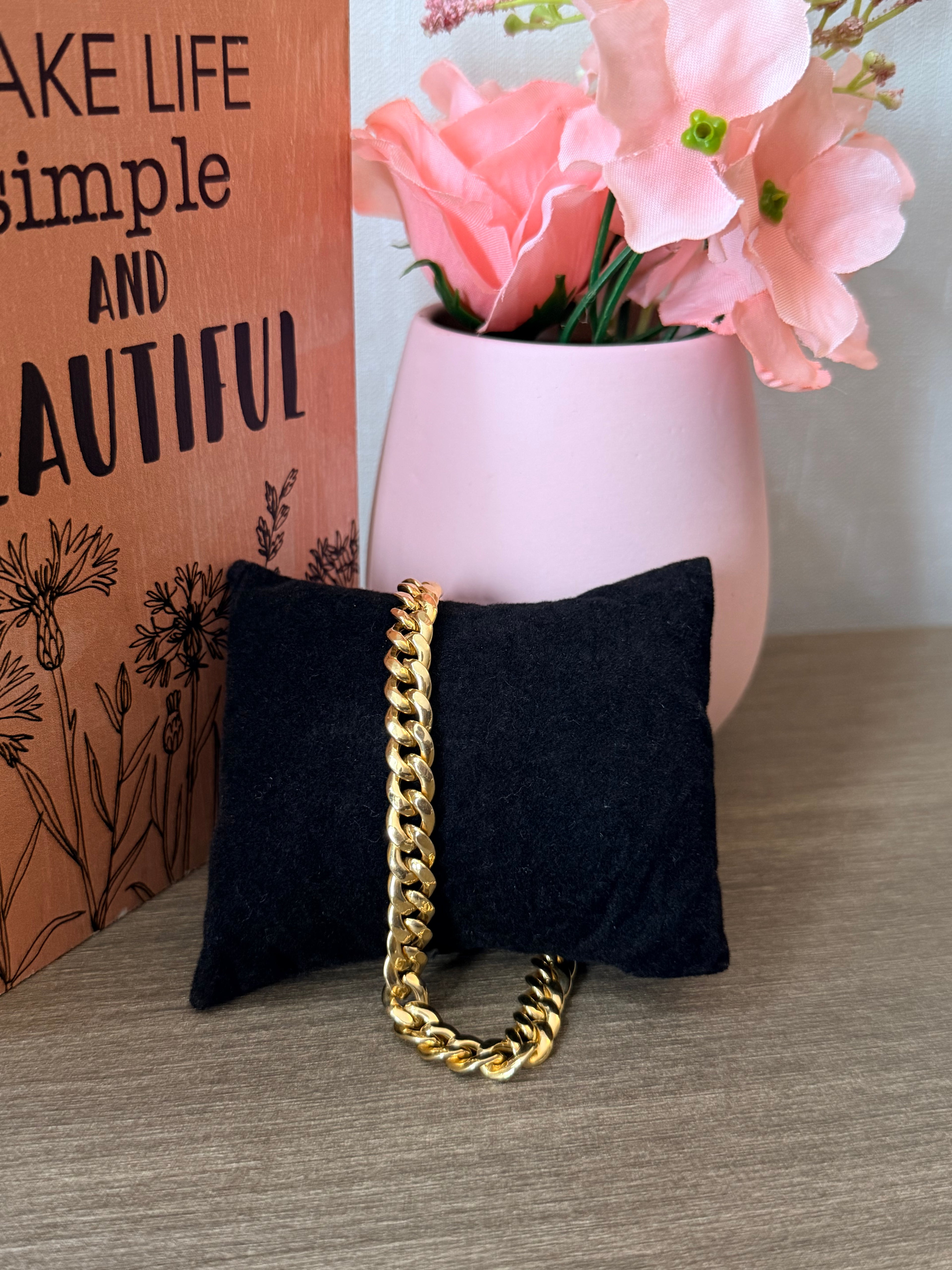 18karat gold Cuban hand chain