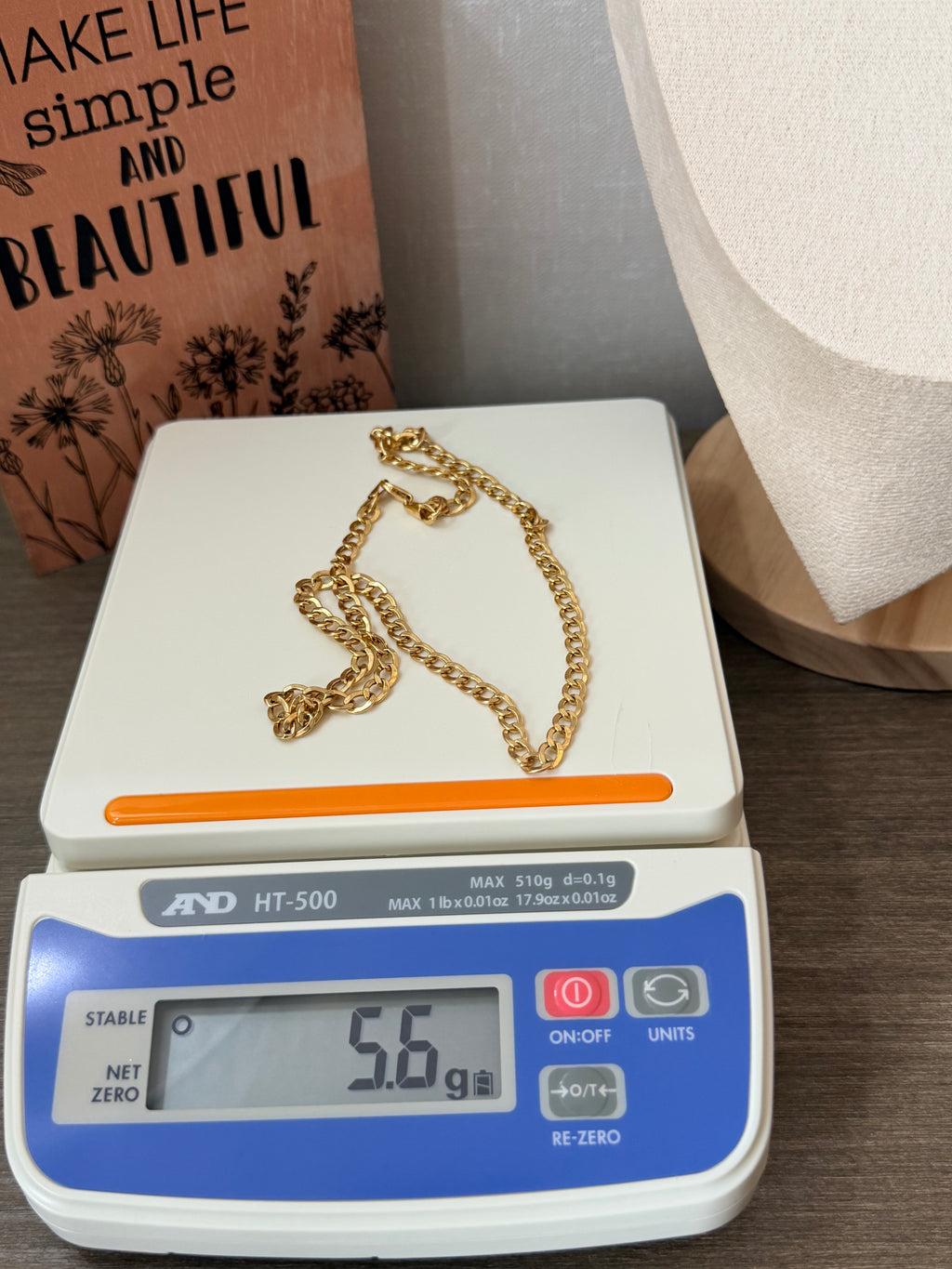 18 karat gold cuban necklace (20 inches )5.6g