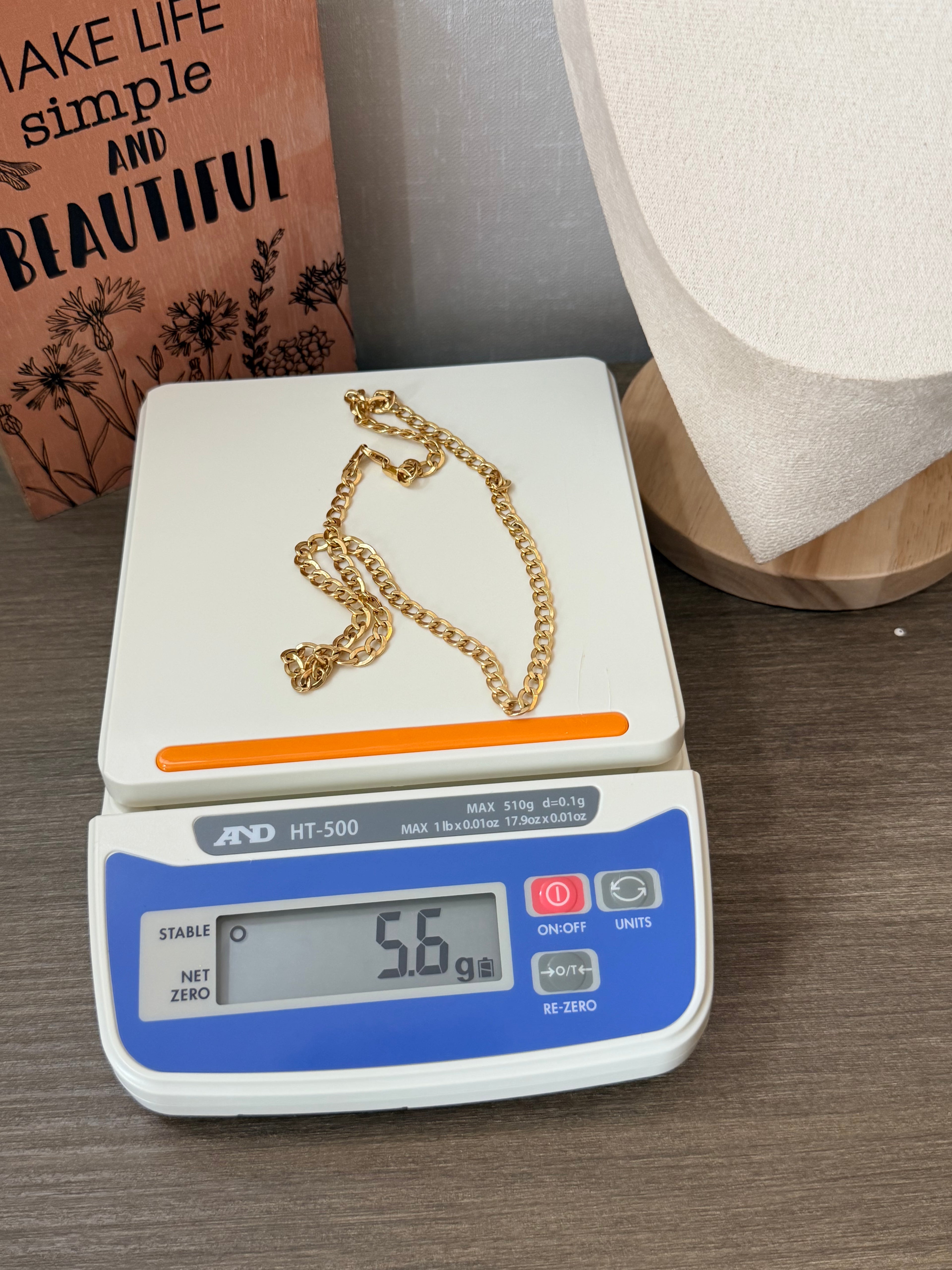 18 karat gold cuban necklace (20 inches )5.6g