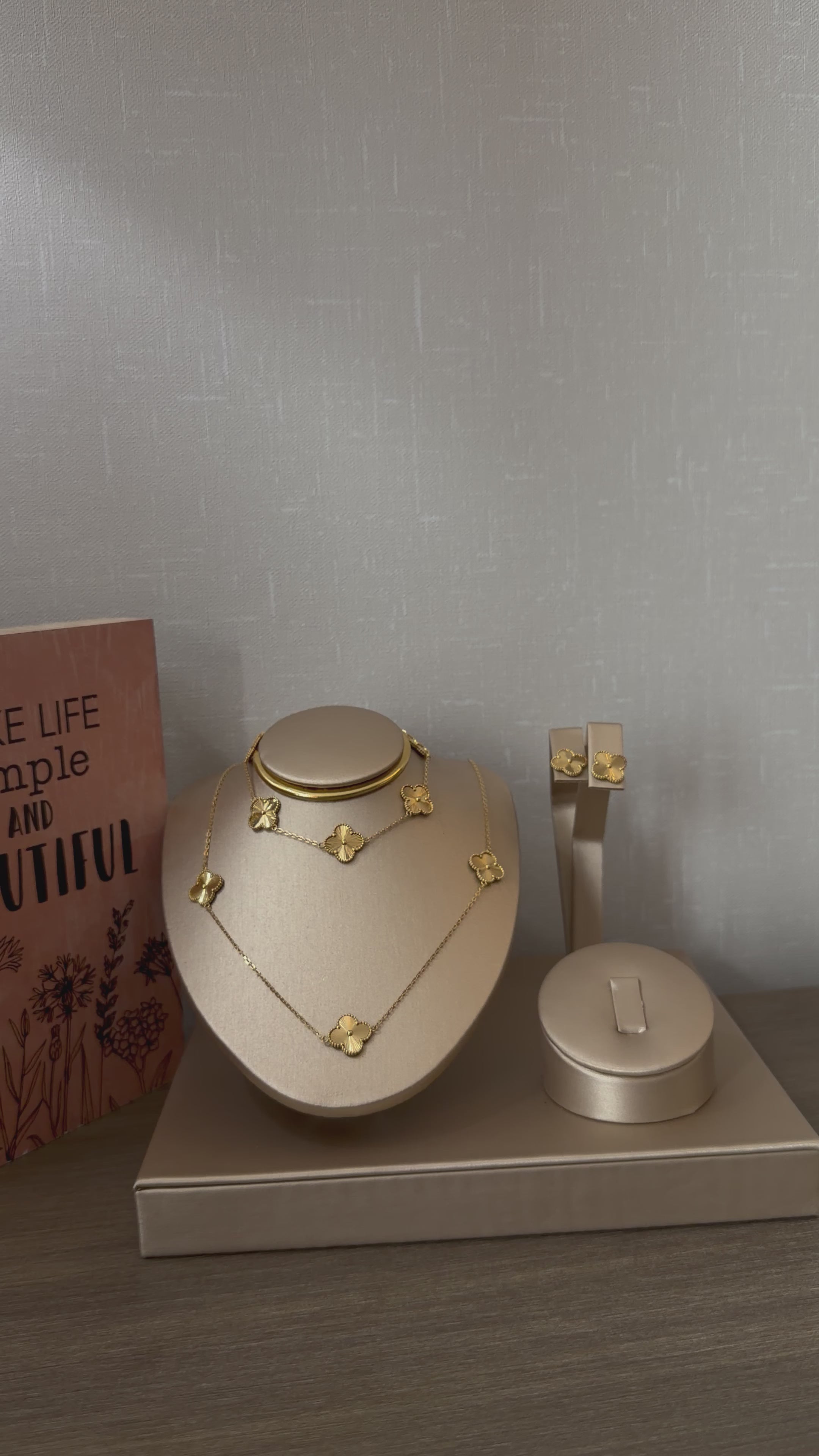 18karat gold van clef set