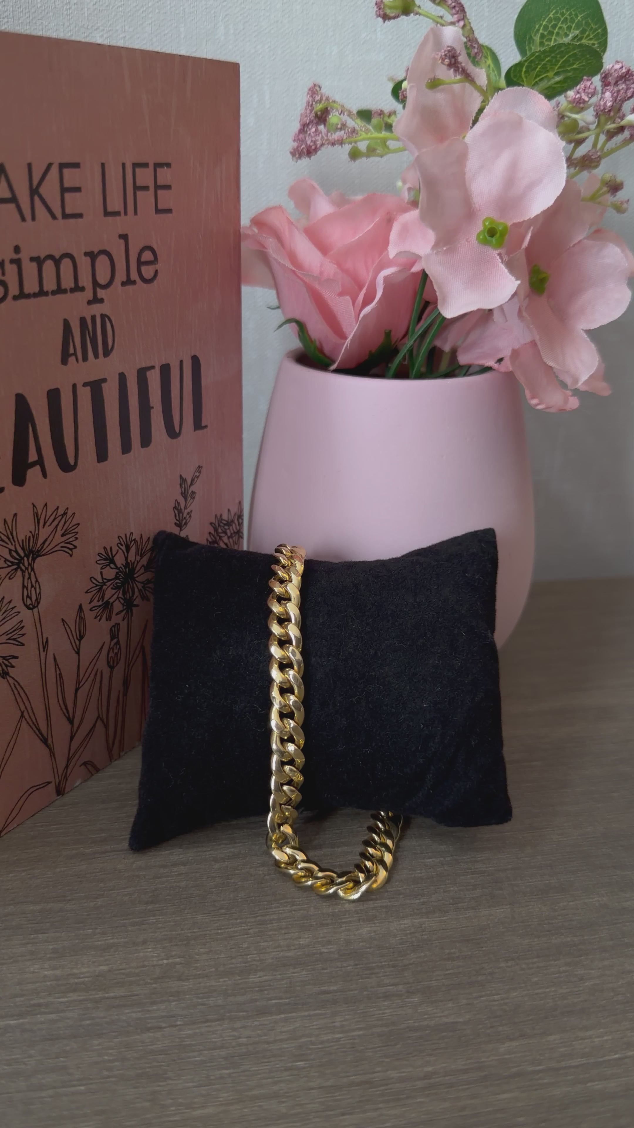 18karat gold Cuban hand chain